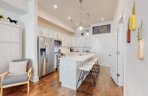 Madison House | Chic Townhome w/Rooftop. Your Nashville Haven! Near All Music City has to Offer