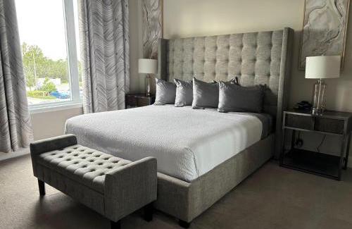 Coffeyville House | Chic Two Story Orlando Condo Near Disney