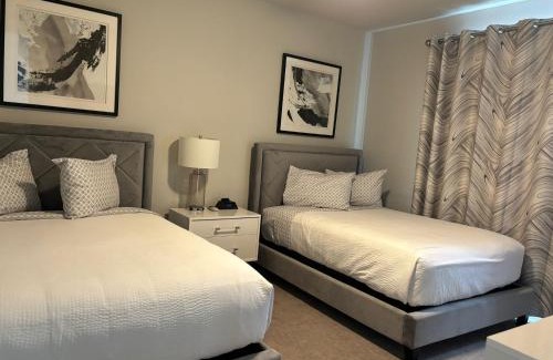 Coffeyville House | Chic Two Story Orlando Condo Near Disney