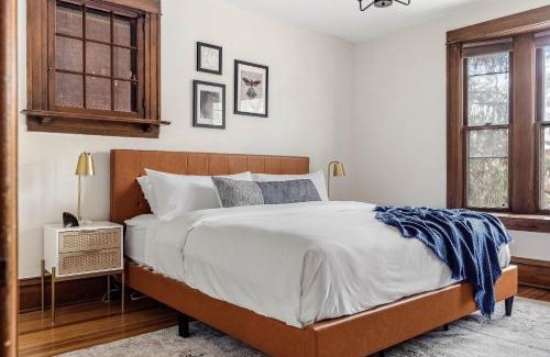 Cheesman Park House | Chic Victorian Manor - Sleeps 12 - Congress Park