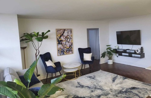 Summerhill Apartment | Chic Yorkville Retreat: Stylish Comfort in the Heart of Toronto