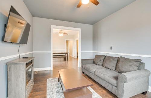 Greater Grand Crossing Apartment | Chicago Apt 3 Mi to Lake Michigan!