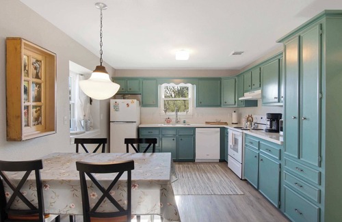 San Marcos Cabin | Chickadees Stay: Private Tub, Chiminea & Pool