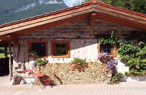 Unken House | Chicken coop with private spa