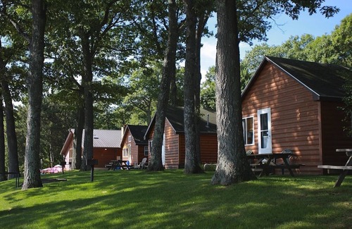Chief Lake Cabin | Chief Lake Lodge Resort Cabin #4