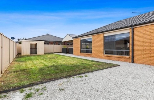 Delacombe House | Chifley Place - Large Open Plan Living