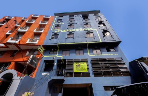 Downtown House | Chill Bed in Mixed Dorm at Junction Hostel- Manila