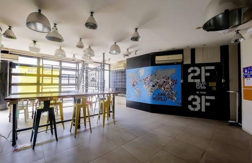 Downtown House | Chill Bed in Mixed Dorm at Junction Hostel- Manila