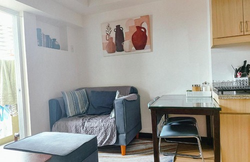 A. Bonifacio Apartment | Chill in Condo with Netflix & Chill w/ Karaoke