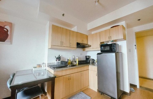 A. Bonifacio Apartment | Chill in Condo with Netflix & Chill w/ Karaoke