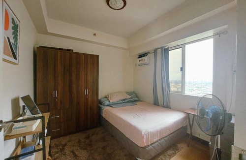 A. Bonifacio Apartment | Chill in Condo with Netflix & Chill w/ Karaoke