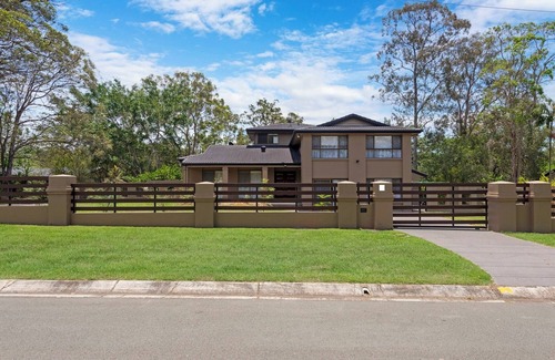 Nerang House | Chilled Lifestyle - huge home