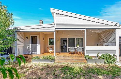 Birkenhead House | 'Chimney Cottage' Family Gem where Beach meets Port