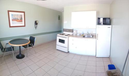 Cochrane Hotel | Chimo Motel