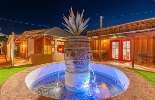Tombstone House | China Mary Inn: "Doc Holliday Suite" Charming 2-bedroom in heart of Tombstone