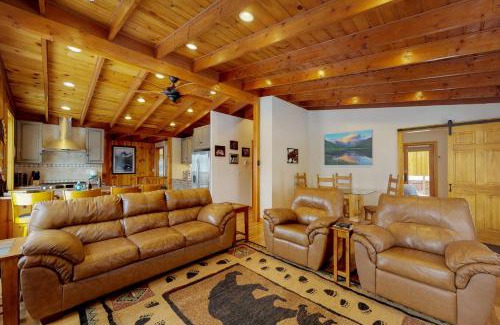 Green Mountain Falls House | Chipmunk Cabin