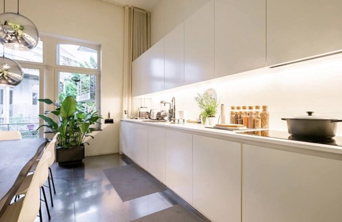 Ixelles Condo | Chique surya yoga loft in the heart of Ixelles w/parking.