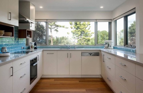 Hayborough House | Chiton Cottage - Mid Century Getaway - 2 Bedroom - Pets