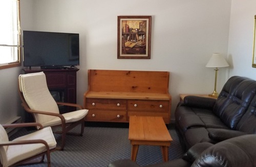Edgetts Landing Cottage | Chocolate River Cottages - Chocolate River 2 Bedroom Cottage No. 3