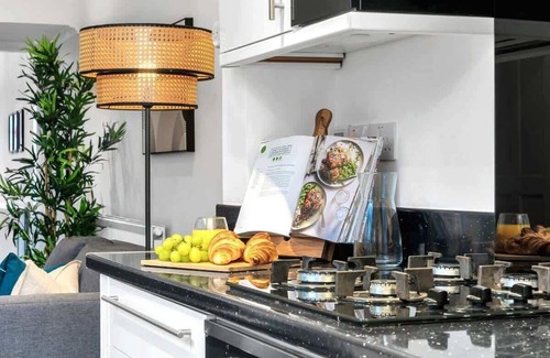 Stoke-on-Trent House | Chorlton House Summar