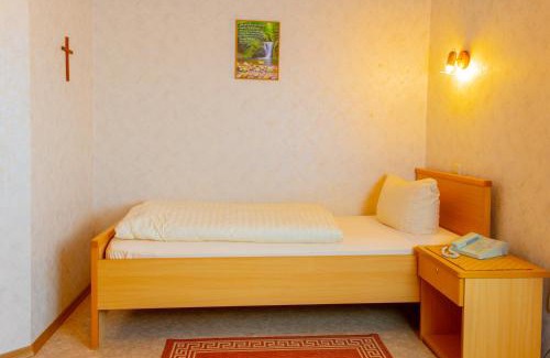 Neustadt-Lachen-Speyerdorf Hotel | Christliche Gästehäuser Weinstraße