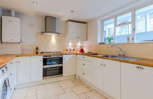 Tetbury Cottage | Christmas Cottage - pet-friendly in Tetbury