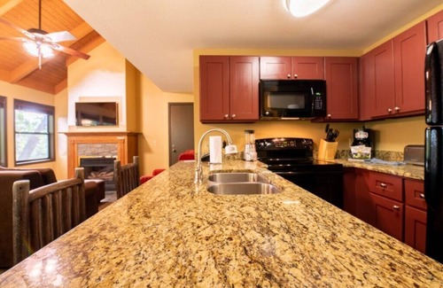 Wisconsin Dells House | Christmas Mountain Village™-1 Bedroom Townhome