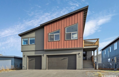 Abbott Loop House | Chuck's Base Camp - Your Luxurious Alaskan Getaway