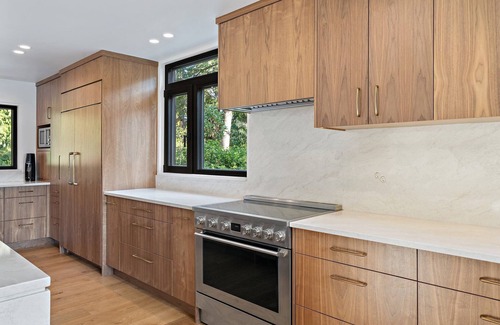 Bellingham House | Chuckanut Beachfront Sanctuary w/Bay View, Private Beach, Hot Tub & Wildlife