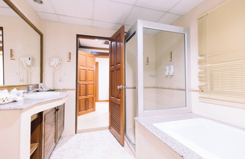 Chumphon Hotel | Chumphon Gardens Hotel