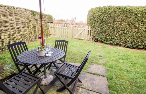 Darley Moor Cottage | CHURCH FARM COTTAGE, pet friendly, with open fire in Edlaston