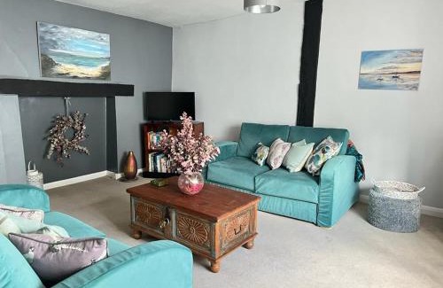 Topsham Apartment | Church View a first floor apartment in the heart of historic Topsham