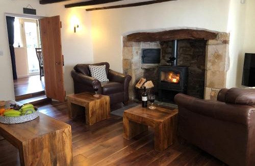 Hatherleigh House | Church View Cottage & Barn