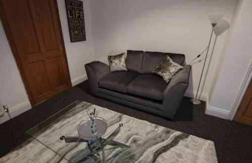 Brighouse House | Church View house,2bed,brighouse central locationn