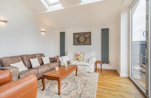 Dunvant House | Church View House - Killay