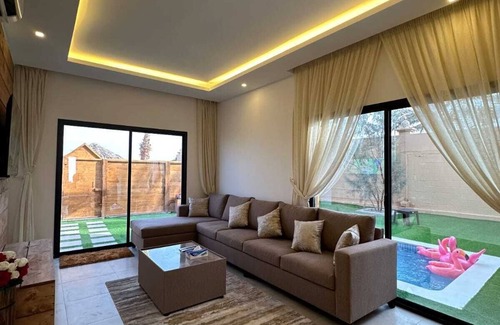 Jannusan Ski Chalet | Cielo chalet [5] with WiFi, AC with beach view in Nabi Saleh
