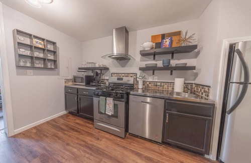 Central Business District Condo | Cincy Stay And Play/K&Q Comfort + Walkable Gem