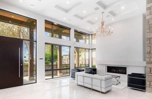 West Vancouver Villa | Cinematic Mansion with Pool and Hot tub