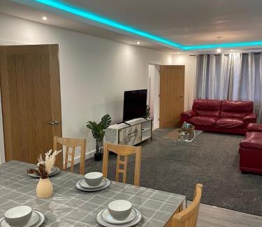 Tunstall House | Citrine Suite 4 Bed House in Stoke on Trent