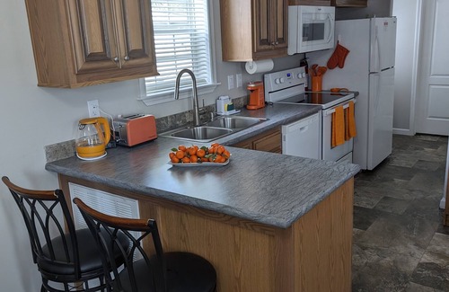 Deltona Lakes Cabin | "Citrus Lodge" 1 bedroom, Full kitchen, WiFi,Private patio & Free parking