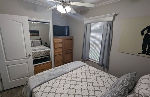 Deltona Lakes Cabin | "Citrus Lodge" 1 bedroom, Full kitchen, WiFi,Private patio & Free parking