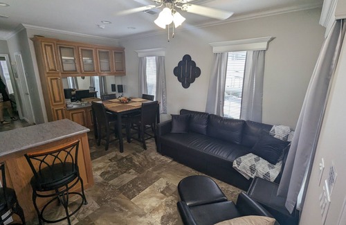 Deltona Lakes Cabin | "Citrus Lodge" 1 bedroom, Full kitchen, WiFi,Private patio & Free parking