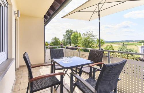 Rutesheim Apartment | City Apartment Hasenheide - Wohnung mit 3 Schlafzimmern und Balkon mit Landschaftsblick