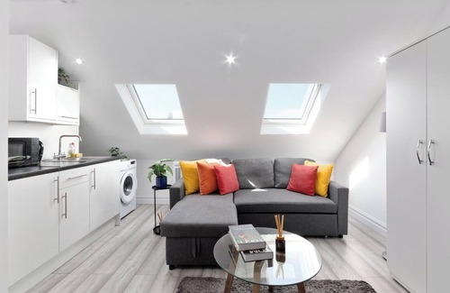 South Harrow Apartment | City Apartment - Sleeps 2 & Free Parking