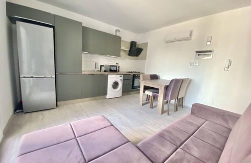 Trikomo Apartment | City apartment with amazing pool - 300 meters to Long Beach