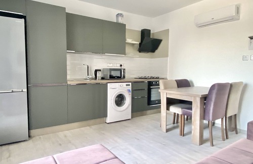 Trikomo Apartment | City apartment with amazing pool - 300 meters to Long Beach