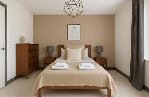 Merton Apartment | City Calm - St Katharine's Residences