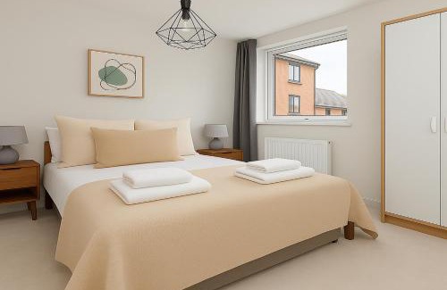 Merton Apartment | City Calm - St Katharine's Residences