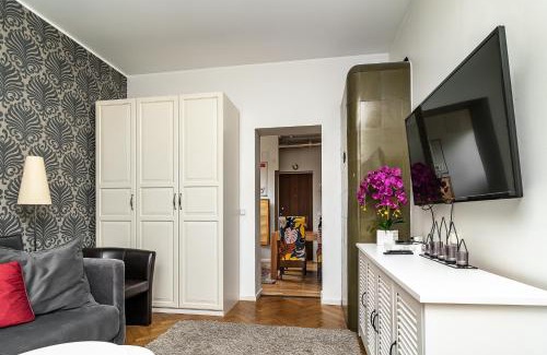 Tatari Apartment | City center 2 bed flat with free parking