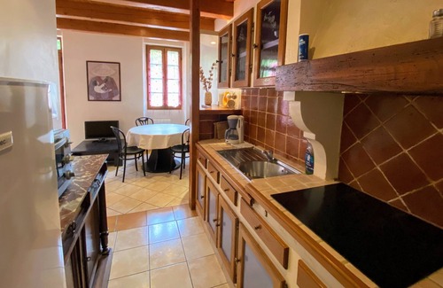 Laragne-Monteglin Apartment | City center apartment with wifi, balcony and patio